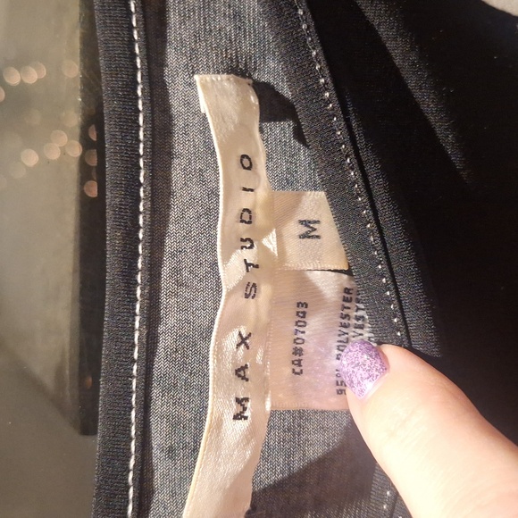 Sleeveless Blouse - Picture 2 of 4